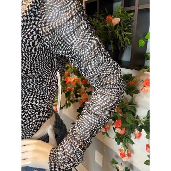 Crave Fame Asymmetrical Abstract Print Mesh Stretch Top Black size Large RefFNB - Picture 8 of 10